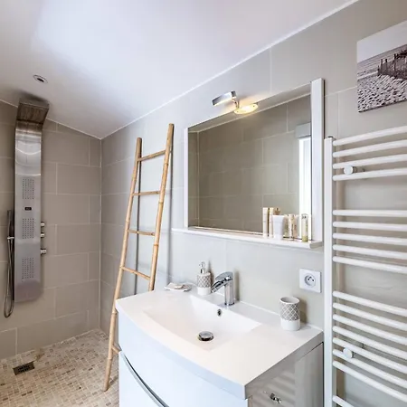 Diane By Terrys Homes Holiday home